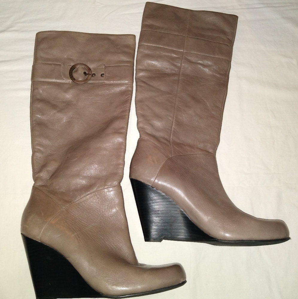 Guess sz 9 wedge gray leather upper tall boot